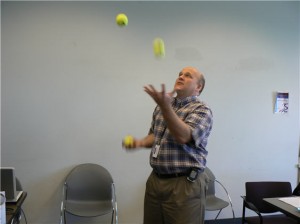 bruce-juggling